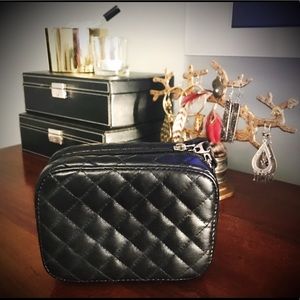 Petite Trish McEvoy Planner
6 x 4.25 x 2.5”